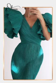 🌿✨ Dive into elegance with our "Olivia Mark - Bell Sleeve Crossover Evening Dress"! 🌹💃 A masterpiece of luxury with its rich teal hue and flowing bell sleeves, this dress is a must-have for any sophisticated wardrobe. 🌟👗 Perfect for that special occasion, it exudes confidence and allure. 🌹💖 Shop now and make a statement wherever you go! #EveningDress #LuxuryFashion #BellSleeves #SleevelessDress #TealHue #SophisticatedStyle #Fashionista #ShopNow #MakeAStatement Ruffled Sleeve Dress, Sleeves Clothing, Hot Dress, Bell Sleeve, Modest Fashion, Classy Outfits, Green Dress, Crossover