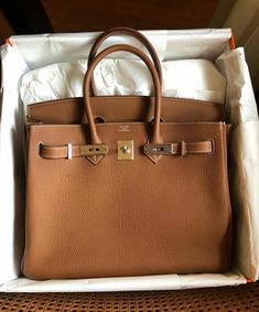 Everyday Bag Essentials, Hermes Shop, My Style Bags, Scandinavian Aesthetic, Scandinavian Fashion, My Posts, Essential Bag