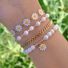 New 4pcs/Set Delicate Daisy Flower Charm & Faux Pearl Chain Bracelet Alloy Hand Jewelry Gift Set For Everyday Wear Tiny Beaded Bracelets Flower, Spring Flower Metal Bracelets, Spring Flower-shaped Metal Bracelets, Daisy Bracelet, Hand Jewelry, Pearl Chain, Metal Bracelets, Daisy Flower, Pearl Bracelet