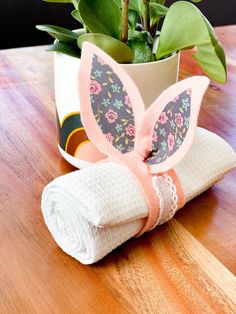 sewing easter pattern Easter Sewing Ideas, Easter Sewing, Easter Napkins, Embroidery Felt, Silverware Holder, Pattern Collection, A Bunny, Bunny Ears, Bunny Ear