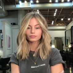 Gold Blonde, Ombré Hair, Short Hair Balayage, Short Wavy Hair, Long Bob Hairstyles, Ombre Hair Color, Short Blonde Hair, Long Wigs, Blonde Ombre