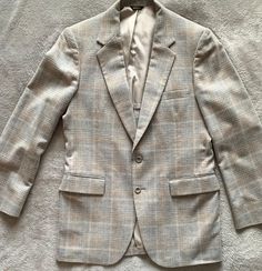 Vintage Plaid Sports Jacket. Clipper Craft by The Blade. Super cool, light suit jacket. No size tag so see measurements below. A spot on the back of the right sleeve (see photo). Some spots on the interior (see photo). Otherwise, in good condition. Please see measurements below before purchase. Measurements: Length- 34" Pit to pit- 21" Shoulders (across)- 17.5" Sleeves- Mid-collar to shoulder end 9.5" End of shoulder to cuff end 25.5" Long Sleeve Sport Coat With Welt Pockets For Spring, Spring Long Sleeve Sport Coat With Welt Pockets, Casual Suits With Pockets, Fitted Long Sleeve Sport Coat For Business Casual, Casual Fitted Sport Coat With Welt Pockets, Tailored Long Sleeve Casual Suits, Casual Tailored Long Sleeve Suits, Casual Fitted Suit With Long Sleeves, Fitted Casual Sport Coat With Suit Collar