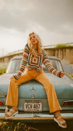 Cute 1970s Outfits, 79s Inspired Outfits, Boho Eclectic Fashion, 70s Shoot Inspiration, Boho Vintage Fashion, 70a Outfit, Retro Summer Outfits 70s, 70s Retro Photoshoot, 70s Inspired Fall Fashion