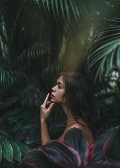 Lady Palm, Most Instagrammable Places, Nature Photoshoot, Pose Fotografi, Kauai Hawaii, Instagrammable Places, In The Jungle, Photography Poses Women, Shooting Photo