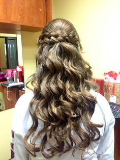 Half up half down w/ braid THIS IS MY SISTERS HAIR FOR A DANCE AT SCHOOL ITS SUPER PRETTY Super Hair, Back To School Hairstyles