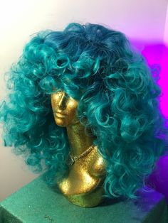 Curly Fantasy Hair, Cool Wigs, Bright Colored Hair, Interesting Hairstyles, Emerald Green Curly Hair, Green Curly Hair, Teal Wig Hairstyles, Turquoise Curly Hair, Unique Wig Hairstyles