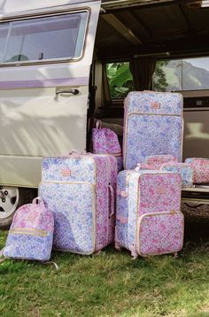 Love Shack Fancy Suitcase, Preppy Suitcase, Preppy Luggage, Preppy Travel Bags, Western Gift Ideas, Floral Suitcase, Cute Suitcase, Classic Summer Outfits, Loveshack Fancy