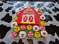 there is a cake made to look like a barn with flowers and chickens on it