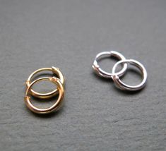 Minimalist Adjustable Small Hoop Huggie Earrings, Delicate Gold Earrings, Small Hoops Earrings, Gold Helix Earrings, Earrings Small Hoops, Nose Ring Gold, Gold Huggie Earrings, Classy Earrings, Body Accessories