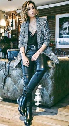 Leather Leggings Night Out, Style Leather Leggings, Leather Pants For Women, Missouri Vacation, Women Leggings Outfits, Leather Leggings Outfit, Look Legging, Black Leather Chelsea Boots