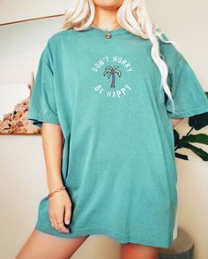 Please read description before purchasing. 100% cotton Comfort Color brand shirts. Super cute palm tree tee with a fun positive saying. Printed with water-based ink. Please note, for an oversized look, we suggest to size up 1-3 sizes depending on how oversized you would like it. These shirts run like standard unisex tees. Please see size chart. We are hooked on the soft vintage feel of Comfort Colors brand shirts and we know you will be too. Avocado Shirt, Avocado T Shirt, Ocean Shirt, Happy Tees, Food Shirt, Whale Shirt, Funny Pun, Nature Shirts, Brand Shirts