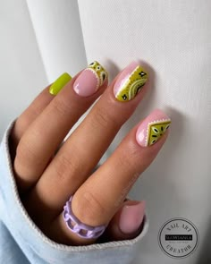 Bandana Nails, Nail Design Glitter, Western Nails, Retro Nails, Hello Nails, Green Nail Designs, Minimal Nails, Green Nail, Nail Art Designs Videos