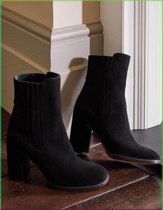 Let us introduce you to these go-with-everything winter ankle boots. Their butter-soft suede looks as luxurious as it feels, and the block mid-height heels give you a little height boost (combined with all-day comfort, of course). Elasticated side panels are a classic finishing detail and make this style easy to pull on. Choose from two versatile shades to complement dressed-up or day-off outfits. Ankle Boots Winter Outfit, Boots Winter Outfit, Ankle Boots Winter, Ankle Boots Tan, Chunky Chelsea Boots, Western Ankle Boots, Winter Ankle Boots, Boden Uk, Ankle Boots Black