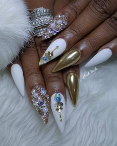 Nails Engagement, Stilleto Nails Designs, Diva Nails, Claw Nails, Nails Design With Rhinestones, Glamorous Nails, Glam Nails, Toe Nail Designs, Hot Nails