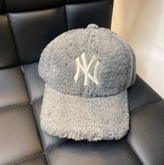 Color: GRAY NY hat  Adjustable  Unisex Teddy material Winter Streetwear Dad Cap, Winter Snapback Hat For Streetwear, Adjustable Baseball Cap For Winter Streetwear, Adjustable Snapback Hat For Winter Sports, Winter Snapback Visor Hat, One Size Fits Most, Winter Snapback Hat With Visor, Winter Visor Snapback Hat, One Size Fits Most, Curved Brim Dad Hat For Winter Streetwear, Casual Trucker Hat With Letter Print For Winter