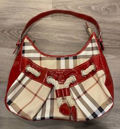 Gorgeuos rare Barberry woman hand bag  Pre-ovned, in perfect condititon. Woman Hand, Burberry Vintage, Vintage Burberry, Vintage Bag, Vintage Bags, Burberry Bag, Hand Bag, Purses And Handbags, Shoulder Bags