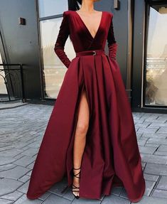 Prom Dress Black, Split Prom Dresses, Homburg, Gorgeous Outfits, Prom Dresses With Pockets, V Neck Prom Dresses, Chique Outfits, Dresses Formal Elegant, Long Sleeve Prom