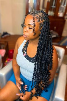 29. Criss Cross Jungle Knotless Braids: Explore a protective hairstyle with a captivating Criss Cross Jungle pattern. Big Braid, Big Braids, Jungle Pattern, Protective Hairstyle