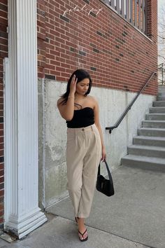 Beige pants, high waisted pants, beige trousers, casual work outfit, chic work outfit, neutral fall outfit, minimalist outfit Winter Minimalist Outfit, Fall Minimalist Outfit, Summer Minimalist Outfit, Casual Minimalist Outfit, Workwear Outfits, Neutral Fall Outfits, Casual Workwear, Fall Fit, Usa Dresses