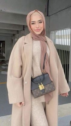 Snow Outfit Inspo, Outfits Pastel, Winter Travel Outfit, Winter Fashion Outfits Casual, Style Hijab, Hijabi Outfits Casual, Casual School Outfits