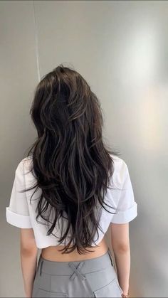 Asian Layered Hair Medium, Long Layered Hair With Bangs, Bangs Ideas, Butterfly Haircut, Layered Hair With Bangs, Long Layered Haircuts, Hair Stylies