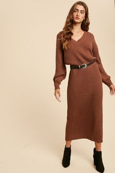 The perfect Midi Sweater Dress everrrr!! The Isn't She Lovely Chunky Knit Sweater Midi Dress features an oversized loose fit and looks great by itself or fashioned with a belt. Side slits and balloon sleeves finish this one of and it wins the Gold for sure! One Size : Length measures 46” from shoulder to hem with a 36” bust and 28” waist with stretch Ribbed Dress Outfit, Knitted Dress Outfit, Sweater Over Dress, Brown Sweater Dress, Jw Fashion, Sweater Dress Outfit, Boho Outfit, Look Formal, Winter Dress Outfits