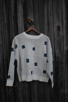 Blue Floral Sweater Fall Knit Sweater, Fall Knitting, Sweater Oversize, Floral Sweater, Long Sleeve Knit Sweaters, Simple Prints, Fall Fits, Cozy Knit, Trendy Clothing