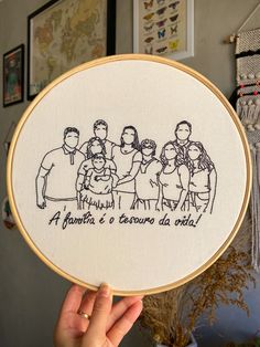 a hand embroidered family portrait with the words,'la familia e cavola di verdu '