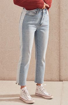 Model Celana, Outfit Converse, Comfy Jeans Outfit, Mode Ulzzang, Recruitment Outfits, Best Jeans For Women, Jeans Pacsun, Blue Mom Jeans, Comfy Jeans