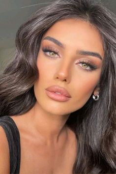 Eye Makeup For Dark Hair, Prom Makeup Looks Green Eyes, Gala Make Up Look, Formal Lip Makeup, Make Up For Green Gown, Light Elegant Makeup, Formal Makeup Looks For Green Eyes, Hazel Eyes Bridal Makeup, Fall Soft Glam Makeup