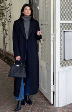 European Winter Outfits Classy, Classy Coat Outfit, Winter Model Outfit, Want To Dress Like This, Oxford Winter Outfit, Dress And Trousers Outfit, Long Navy Coat Outfits, Nancy Meyers Aesthetic Fashion, Italian Outfits Women Winter