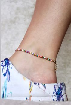 I know, I knooooow….we haven’t seen anklets in a while soooo surprise! 🥳 One of the best things about summertime (well, almost summer 😝) is we get to dress up our anklets since they’ll be more exposed than usual. What better way to do that than with this multicolored beaded anklet with gold beads in between? 😍They’re pretty loose and comfortable but you can def make it tighter thanks to the extender. It’s got that golden glimmer too since it has a gold lobster clasp with a dainty ball droppin Somewhere Over The Rainbow, Beaded Anklet, Ball Drop, Ring Bag, Rainbow Beads, Beaded Anklets, Over The Rainbow, Hat Pins, The Rainbow