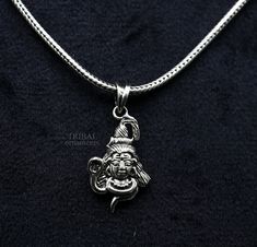 Indian Hindu Idols god Shiva/ mahadev/ Bholenath design vintage antique style pendant, best gifting unisex jewelry from India. Metal-925 sterling silver. Item type-Pendant/ Locket Weight-1.950 grams. Length-3.0centimeter. Width-1.4 centimeters. Stamped-925. Finish-Oxidized. note :chain is not include in this price, to purchase chain please visit following links: https://www.etsy.com/listing/823425858/16-to-30-long-screw-chain-925-sterling?ref=listings_manager_grid Make excellent gifting and coll Hindu Idols, Shiva Pendant, Pendant Locket, God Shiva, Customized Jewelry, Unisex Jewelry, Lord Shiva, Design Vintage, Antique Style