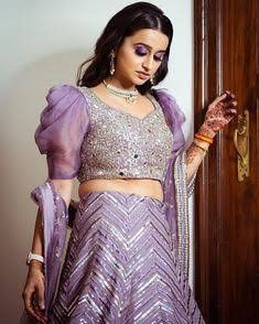 Blouse Designs Latest Choli Style, Blouse Designer Sleeves, Lehnga Blouse Sleeves Design Latest, Designer Blouse Sleeves Pattern, Sleeves Designs For Dresses Blouse, Lehanga Sleeve Design, Design Sleeves Fashion, Trendy Blouse Sleeve Designs, Grand Blouse Designs Indian