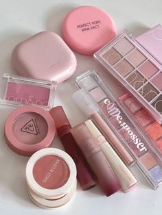 korean brand makeup products you can buy from yesstyle ദ്ദി ˉ͈̀꒳ˉ͈́ )✧ Makeup Ala Korea, Rosa Make-up, Makeup Asia, Koleksi Makeup, Koleksi Parfum, Alat Makeup, Makeup Accesories, Fancy Makeup, Lip Glosses