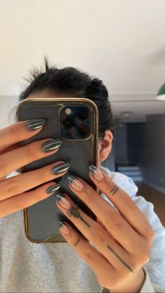 Cool Fall Nails 2023, Gel Nails Ideas Short Fall 2023, Nails Inspiration 2024 Trends, Nails 2 Colors Simple, 2023 Nails Fall, Fall Nails Inspo Almond, Black Jeans Professional Outfit, August Nail Inspo 2023, Almond Nails Fall 2023