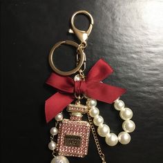 Gorgeous Pearl Key Ring Includes: Rhinestone-Like Studded Perfume Bottle Faux Pearl Bracelet Faux 6-Pearl Drop With Bauble On The End Eiffel Tower Charm. Finished With Bow. Overall Length 6” Michael Kors Keychain, Louis Vuitton Key Holder, Faux Pearl Bracelet, Card Purse, Disney Bag, Luxury Purses, Heart Keychain, Leather Card Case, Brass Charms