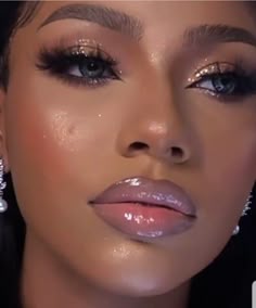 Glossy Makeup Black Women, Sparkly Makeup Looks Black Women, Smokey Soft Summer, Glitter Makeup Black Women, Winter Ball Makeup, Nye Eyeshadow, Dewy Eyeshadow, Makeup Looks Full Glam, Medium Skin Tone Makeup