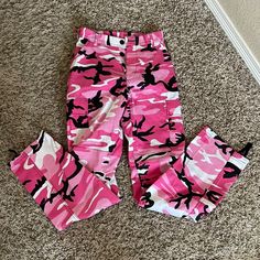 New Never Been Worn Riding Pants Pink Fitted Cargo Pants, Fitted Pants For Outdoor Spring Events, Pink Bottoms For Spring Outdoor Wear, Pink Pants Men, Riding Pants, Cute Pants, Pink Camo, Pink Pants, Pants Men