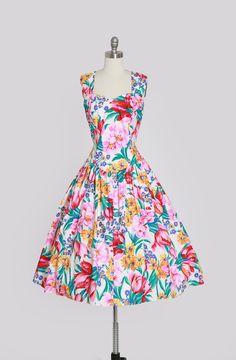 "Sweet Vintage 1980s Hawaiian Classics floral dress Vibrant floral motif with smoked elastic back Made in Hawaiian Zips in back Great vintage condition * crinoline skirt not included * M e a s u r e m e n t s: Size: fits like a M L Bust: 18\" Waist: 17\" Hips: open Total length: 4 1/28\" Straps: 3 1/4\" Fabric: cotton Label: Hawaiian Classics made in Hawaii +All Measurements are taking while garment is lying flat+ + Jewelry, belts, and any other accessories are NOT included unless specifically s Vintage Dresses With Floral Print And Full Skirt, Retro Floral Print Tea Length Dress, Retro Floral Print Tea-length Dress, 1950s Sleeveless Floral Print Dress, 1950s Style Sleeveless Floral Print Dress, Retro Tea-length Floral Print Dresses, Tea-length Vintage Dress With Floral Print For Garden Party, Flat Jewelry, Floral Dress Vintage