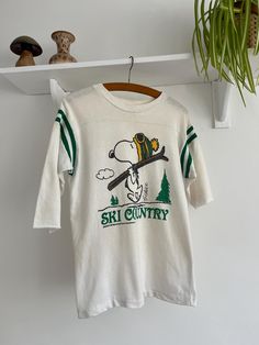 Size S 70s Baseball Tee, Vintage T-shirt For Baseball Season Game Day, Vintage Snoopy Shirt, Baseball Tshirts, 1970s, Skiing, Favorite Outfit, Snoopy, Gender Neutral