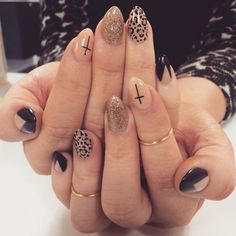 Neutral Nails Leopard, Clear Leopard Nails, Black Nails With Cheetah Accent Nail, Leopard Print Nail Tips, Almond Nail Art Ideas, Cheetah Nails Almond Shape, Dip Nail With Design, Cheat Print Nails, Cheetah Nails Summer