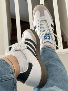 Shoes Vision Board, Adidas Samba Outfit Jeans, Samba Aesthetic, Samba Adidas Outfit, Sambas Adidas, Samba Sneakers, Samba Adidas, Kd Sneakers, Adidas Sambas