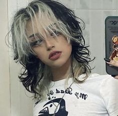 Short Grunge Hair, Dyed Hair Inspiration, Split Hair, Hair Inspiration Short, Pretty Hair Color, Peinados Fáciles Para Cabello Corto, Hair Stylies, Alternative Hair, Dye My Hair