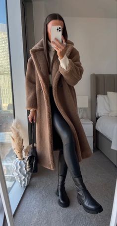 Oversized Coat Outfit, Chicago Outfit, Cozy Winter Outfits, Cold Outfits, Brown Coat, Fashion Mistakes