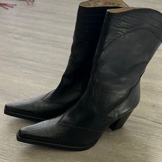 D Milton Women's Black Leather Boots Size 7 Great Condition Black Square Toe Moto Boots For Fall, Black Fitted Heeled Boots With Snip Toe, Classic Fitted Black Mid-calf Boots, Classic Black Mid-calf Boots With Reinforced Heel, Black Western Mid-calf Boots With Square Toe, Black Square Toe Heeled Boots With Leather Sole, Black Heeled Boots With Leather Lining, Classic Black Mid-calf Boots Medium Width, Western Style Black Mid-calf Boots With Square Toe