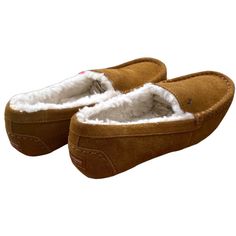 Kookaburra By Ugg Boys Youth Loafers Slip Ons Brown Suede Shearling Sz 1 New! Cozy Brown Shearling Slippers, Brown Suede Slip-on Slippers, Suede Slip-on Slippers With Buckle Closure, Kids Ugg Slippers, Shearling Slip-on Slippers With Plush Lining, Fuzzy Slides, Womens Uggs Koolaburra.com, Koolaburra By Ugg, Black Slippers