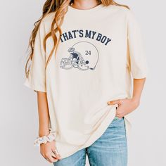 Football Mom Shirt Custom Number Football Shirt for Football Mom T-Shirt for Football Girlfriend Gift Personalized Football TShirt Football 𝐏𝐑𝐎𝐃𝐔𝐂𝐓 𝐃𝐄𝐓𝐀𝐈𝐋𝐒 * 100% ring-spun cotton * Soft-washed, garment-dyed fabric * Crewneck, short-sleeved t-shirt * Relaxed fit, unisex sizing * Image & text are printed with ink (DTG printing) * Comfort Colors brand 𝐇𝐎𝐖 𝐓𝐎 𝐎𝐑𝐃𝐄𝐑 * Select your desired t-shirt color * Select your size (*Please refer to the size chart in the listing images to ensure correct fit) * Add your personalization details to the Personalization box * Click Add to Cart * If you'd like to purchase more than one t-shirt, repeat this process until all items are in your cart * Complete checkout 𝐂𝐀𝐑𝐄 𝐈𝐍𝐒𝐓𝐑𝐔𝐂𝐓𝐈𝐎𝐍𝐒 * Machine wash cold, inside-out * Wash All Sports Mom Shirts Ideas, Linemen Football Mom Shirts, Homecoming Sayings Football, Football Game Outfits For Moms, Cute Football Mom Shirts, Diy Football Mom Shirts Ideas, Football Shirt Designs Ideas, Football Coach Wife Outfit, Football Season Graphic Print Crew Neck Shirt