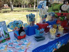 thomas the tank engine birthday party table