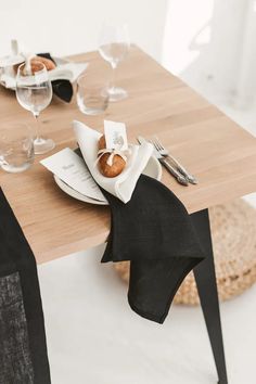 Looking to elevate your holiday table decor? Consider our natural linen black table runner. Get ready to impress your guests – order yours today! #thanksgiving #naturallinen #tablesettingidea #tablerunner #thingstories Wedding Long Table, Black Table Runner, Casual Table Settings, Table Runner Modern, Long Table Runner, Handmade Table Runner, Holiday Table Decorations, Simple Table